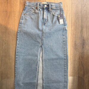 NEW Universal Thread Denim Jean Skirt with Slit Sz. 00